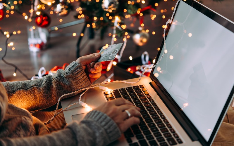 OnlineHolidayAdobeStock_297526489_800x500