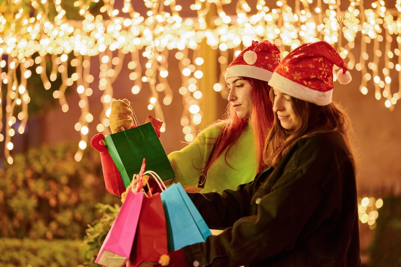 Deloitte Holiday Spending Rise 4% Gen Z Millennials